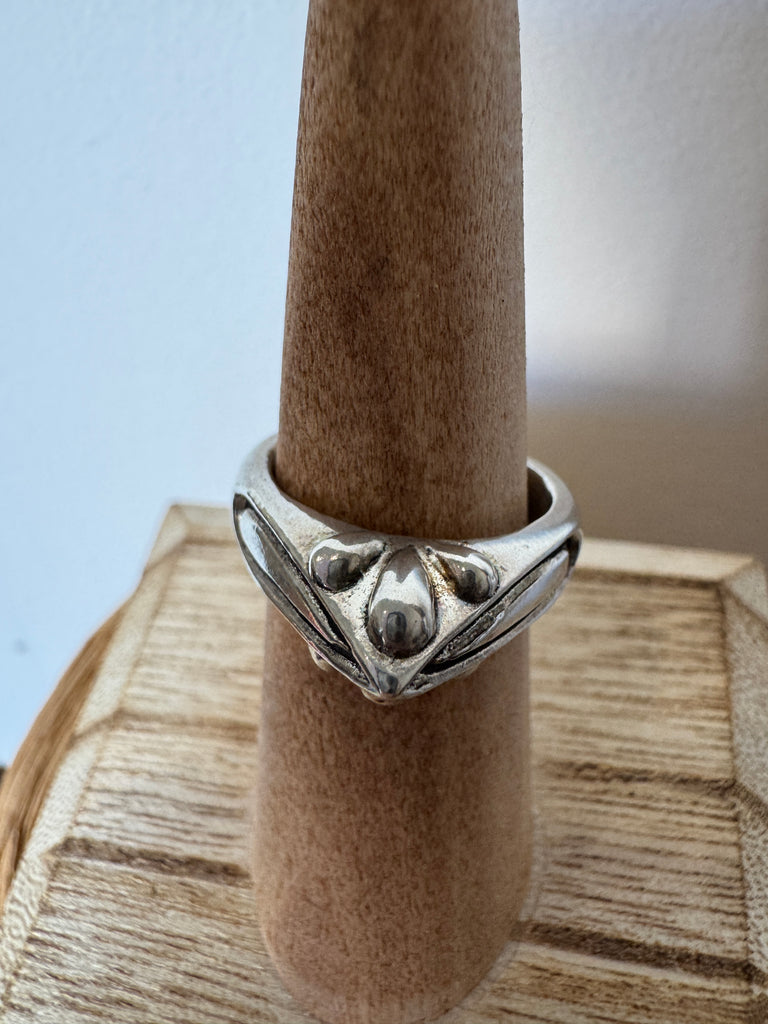 Regal Point Ring