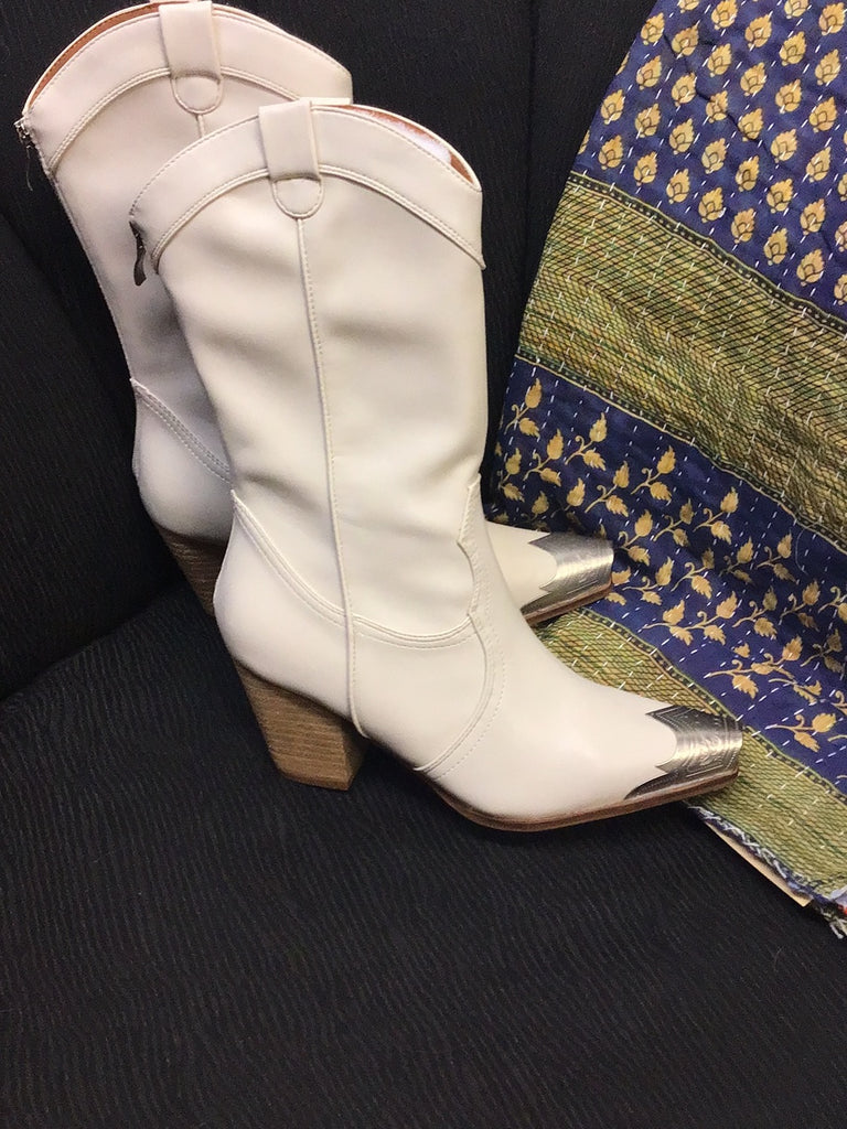Dakota Silver Toe Ivory Boots