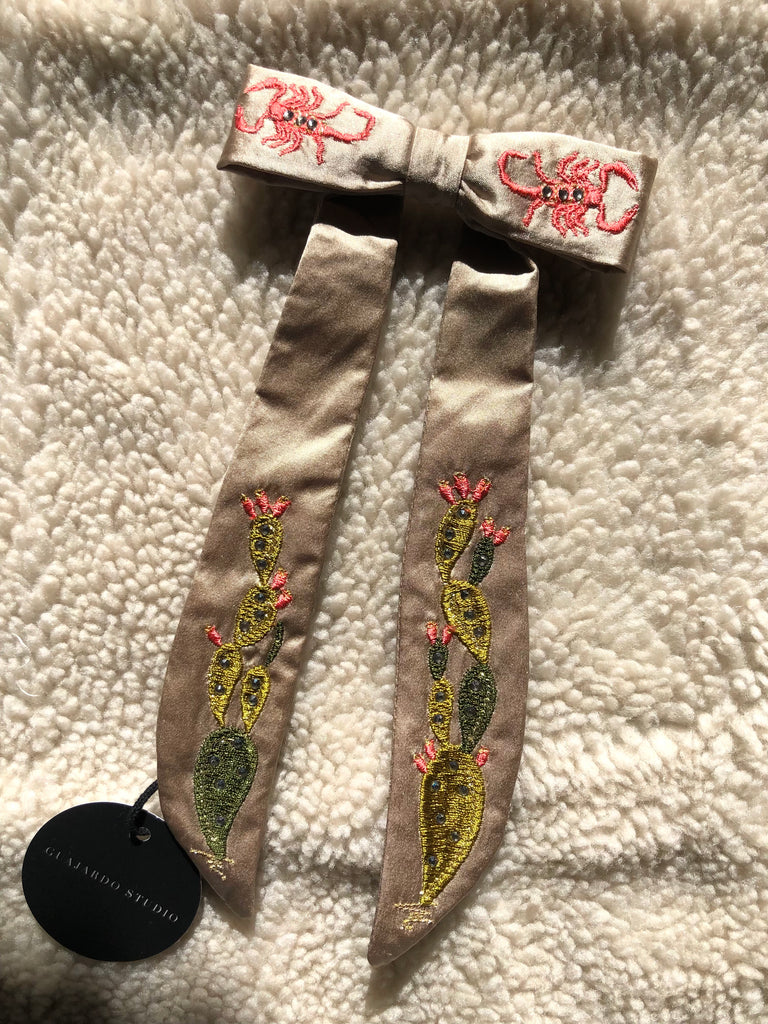 Embroidered Wyatt Bows (Clip)