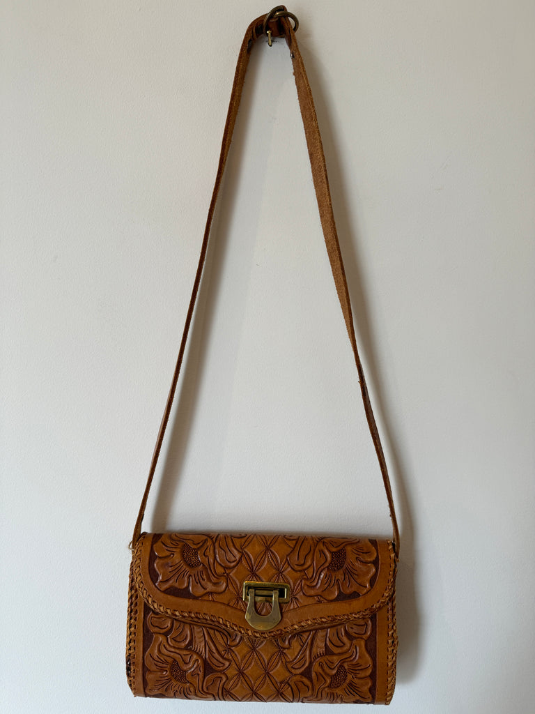 Vintage Latching Leather Purse