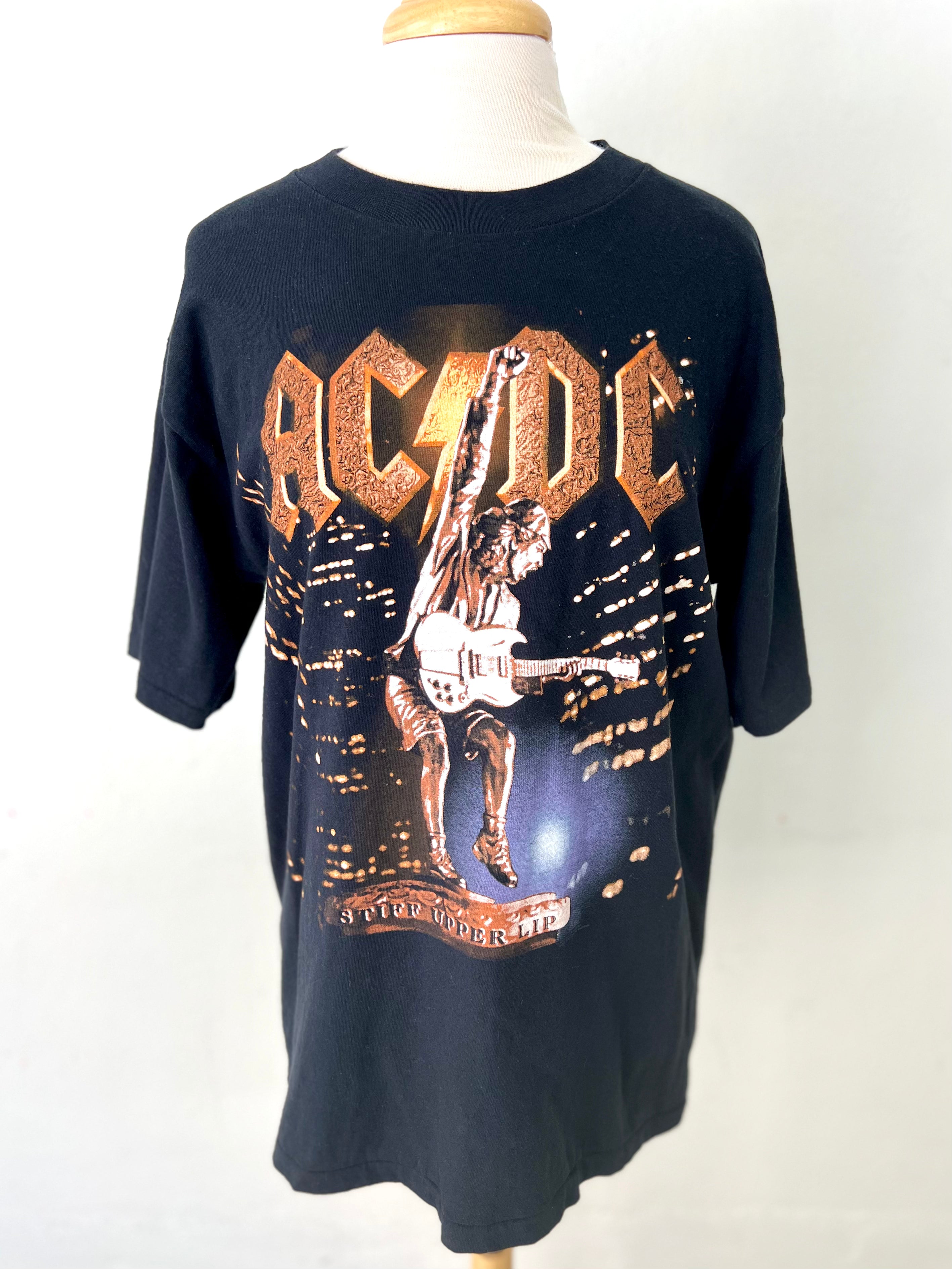 ACDC 2000/01 Stiff Upper Lip ツアーTシャツ ACDC 2000 'Stiff Upper Lip Tour' Tee in L – Classic Rock Couture