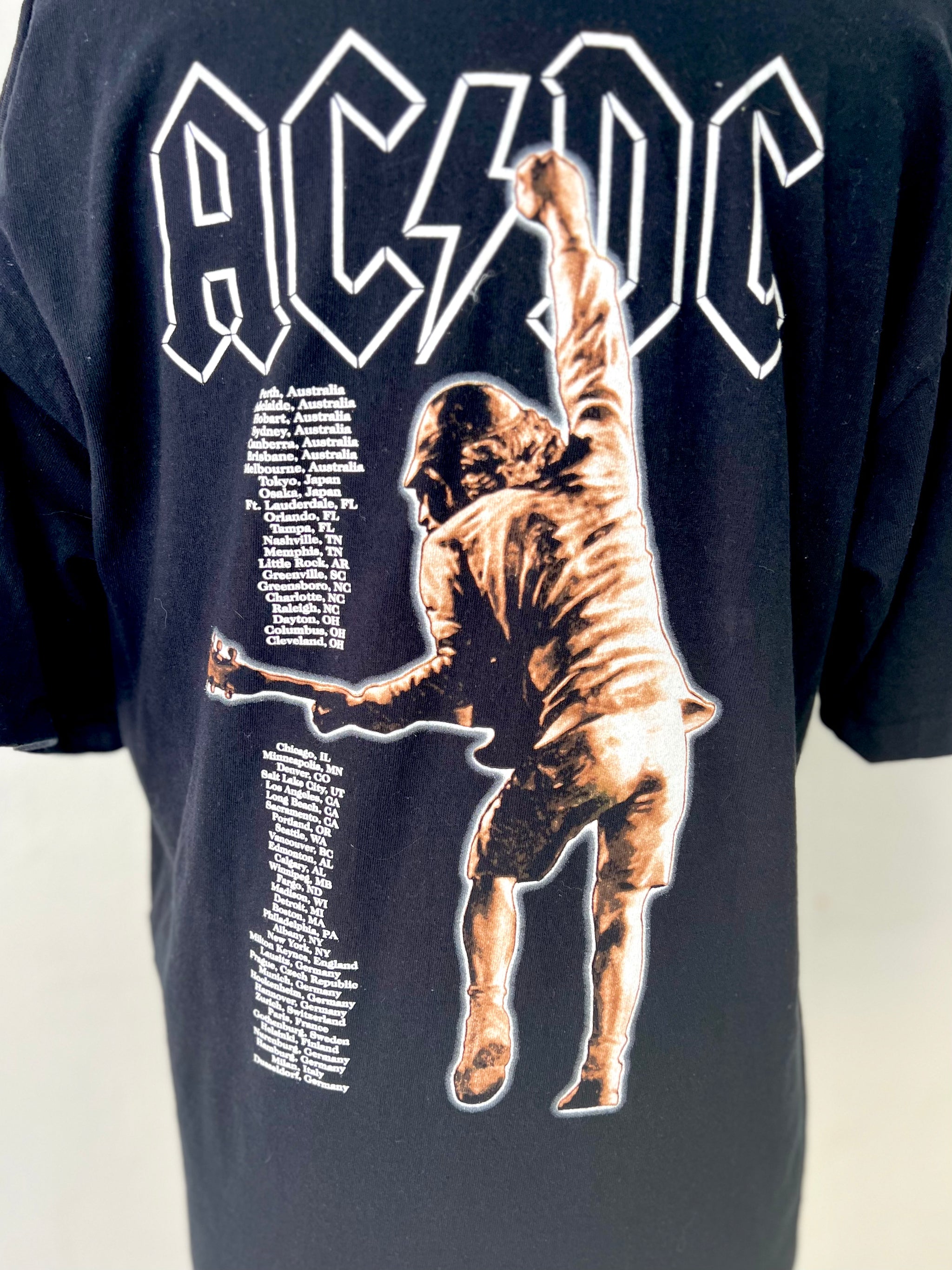 Vintage 2001 ACDC retailer Stiff Upper Lip World Tour Tshirt Size XXL