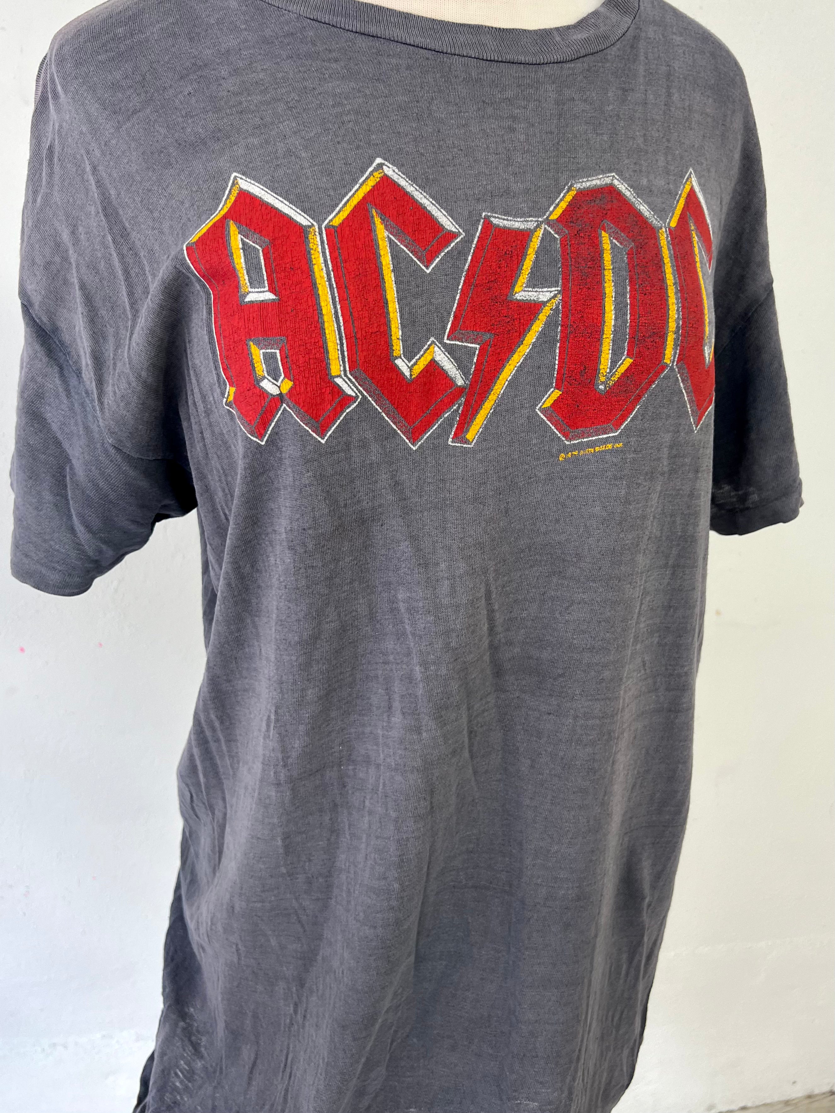 Acdc tee shop