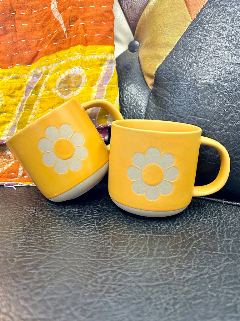 Retro Daisy Ceramic Mug