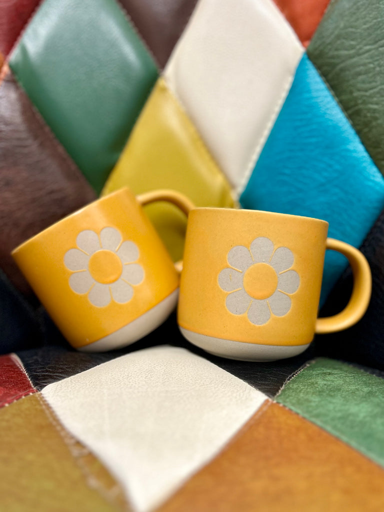 Retro Daisy Ceramic Mug